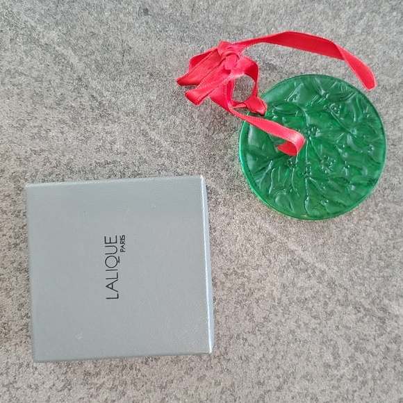 LALIQUE CRYSTAL CHRISTMAS ORNAMENT w/box